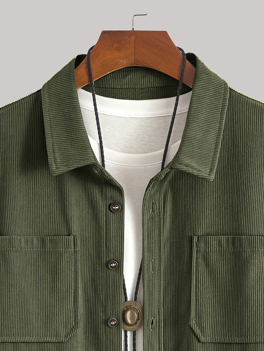 Herrenhemd im Overshirt-Stil aus geripptem Stoff mit Knöpfen und Brusttaschen
