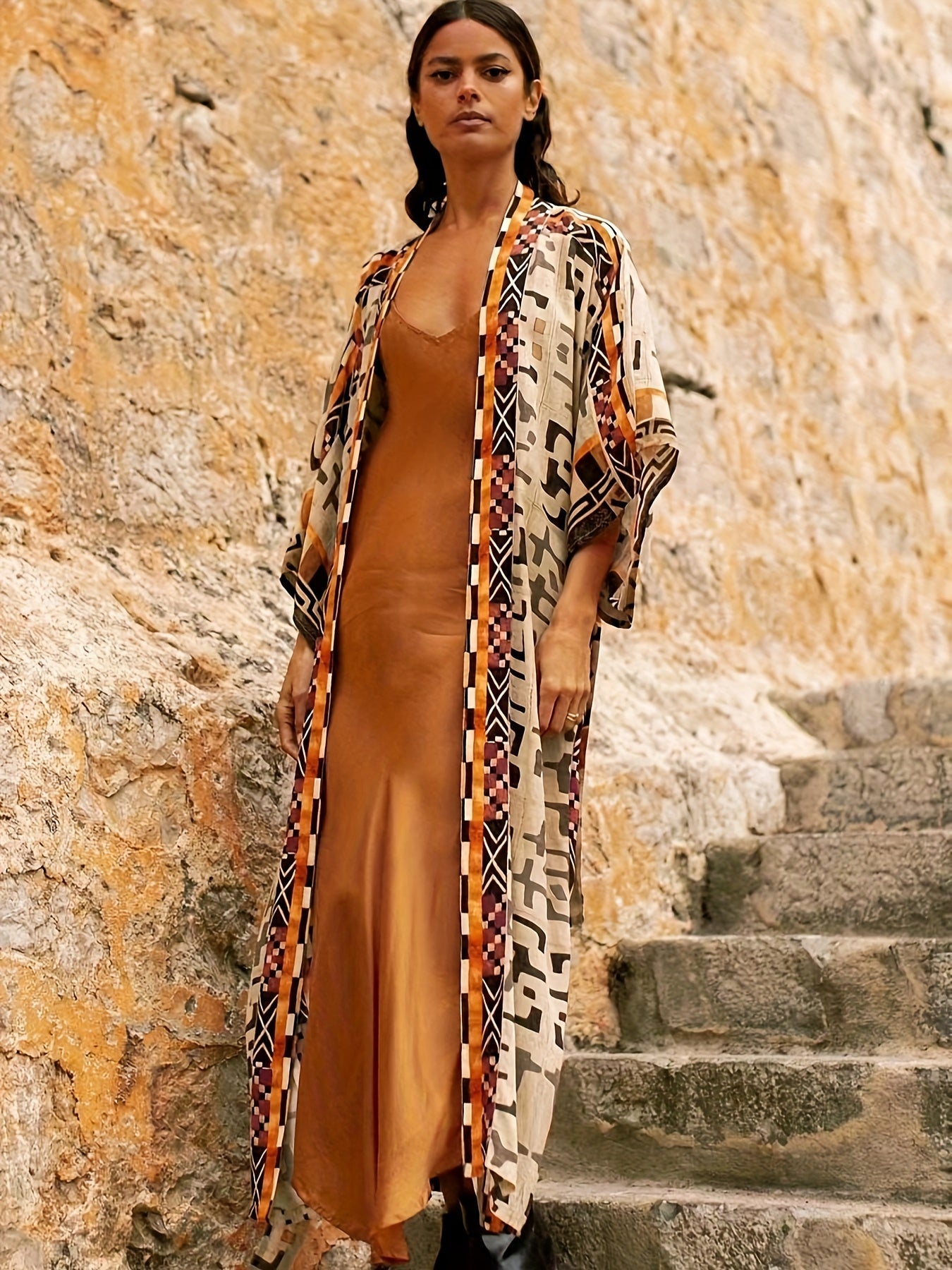 Lang kimono til kvinder i boheme-chic stil til strand og afslapning