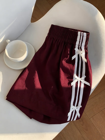 Short décontracté femme style vacances avec nœuds latéraux et bandes sportives