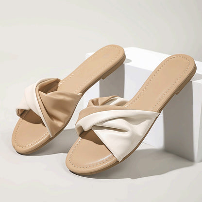 Eleganta platta sandaler för kvinnor i modern stil för sommaren och staden