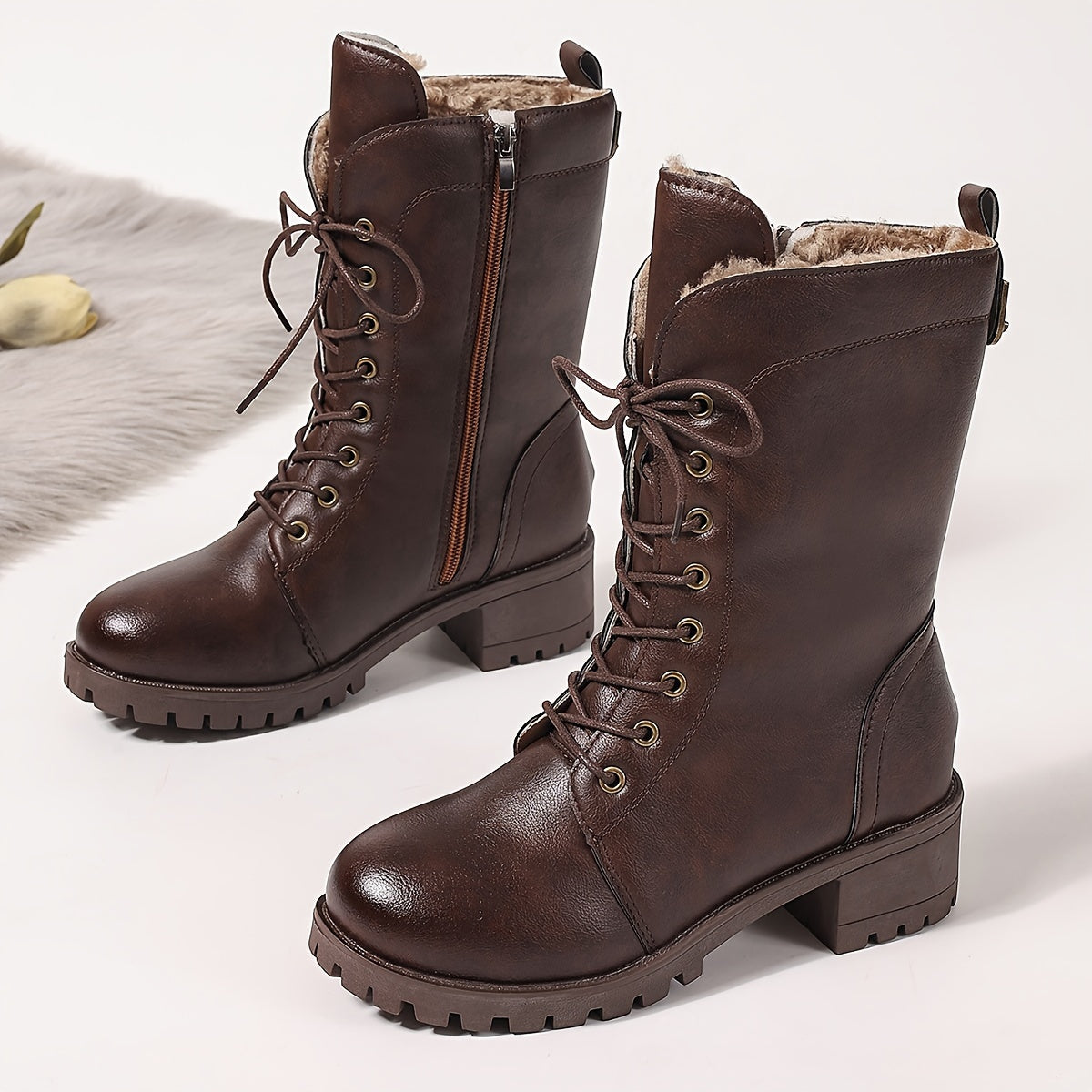 Bottes montantes marron foncé à lacets et semelle crantée pour femme