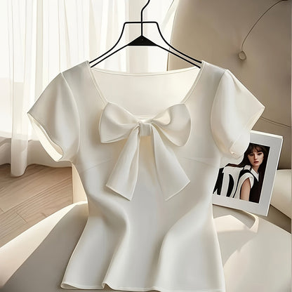 Elegant damebluse med korte ærmer og dekorativ sløjfe, chic stil til kontor og udflugter