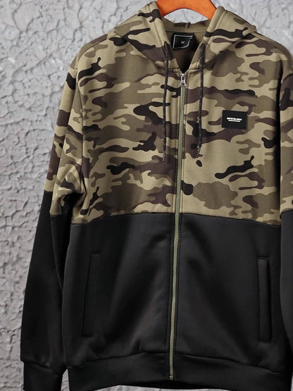 Ensemble survêtement camouflage kaki et noir homme avec veste à capuche zippée