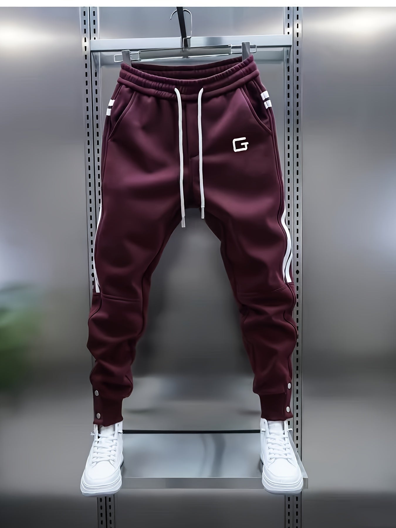 Pantalon de jogging homme avec cordon de serrage, rayures latérales et boutons pression, coupe fuselée