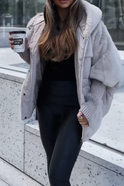 Damen-Winterjacke im urban-chicen Steppstil mit Kapuze, ideal für kalte Tage