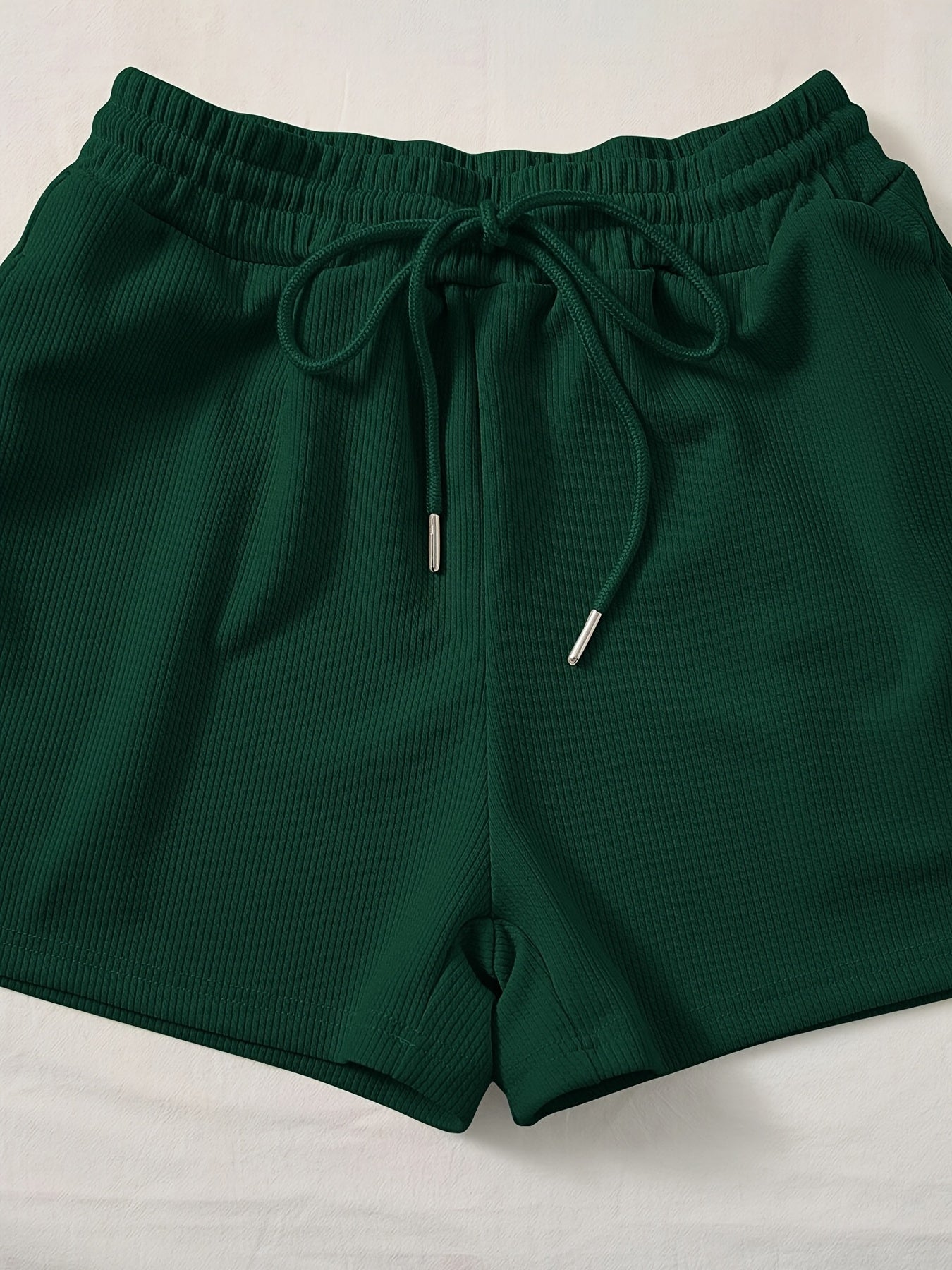 Women's Casual Set – Sleeveless Crop Top and High-Waisted Shorts for Leisure and Summer