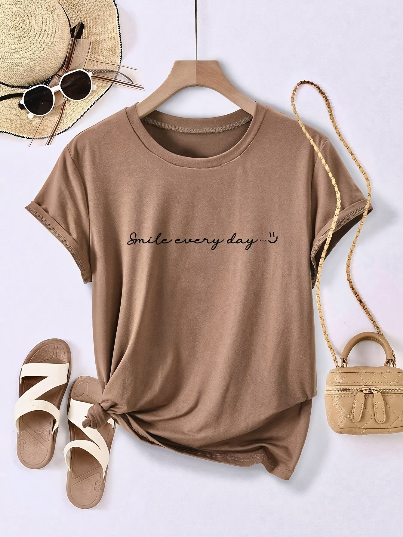 T-shirt femme à message "Smile every day" style décontracté pour look estival