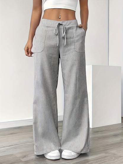 Weite gestreifte Damenhose im lässigen Stil, ideal für Wochenenden und Sommer  