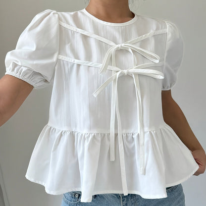 Blouse femme style romantique à manches bouffantes et nœuds décoratifs, coupe peplum tendance pour look casual chic