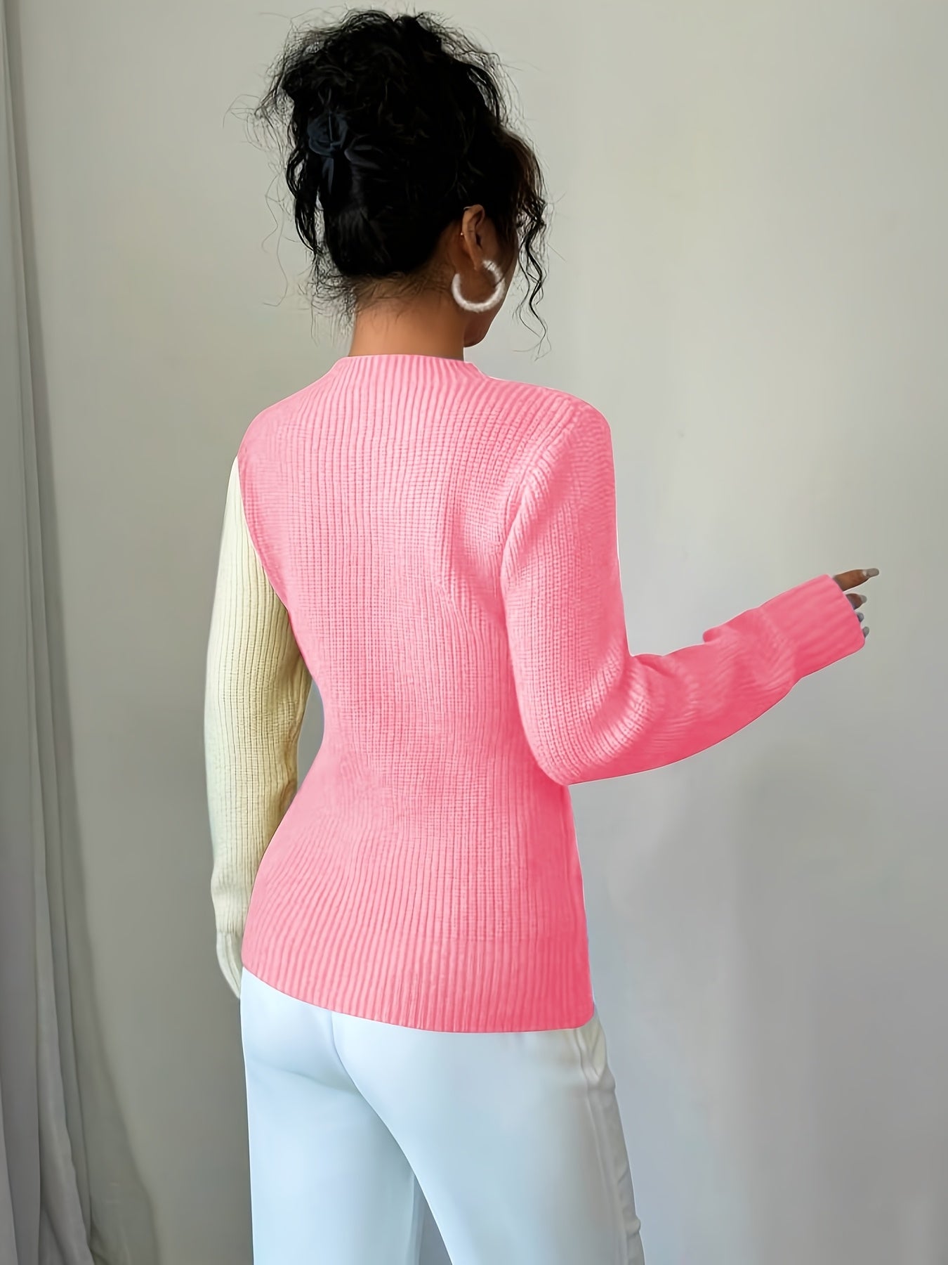 Pull femme bicolore côtelé à motif cœur, col montant, manches longues