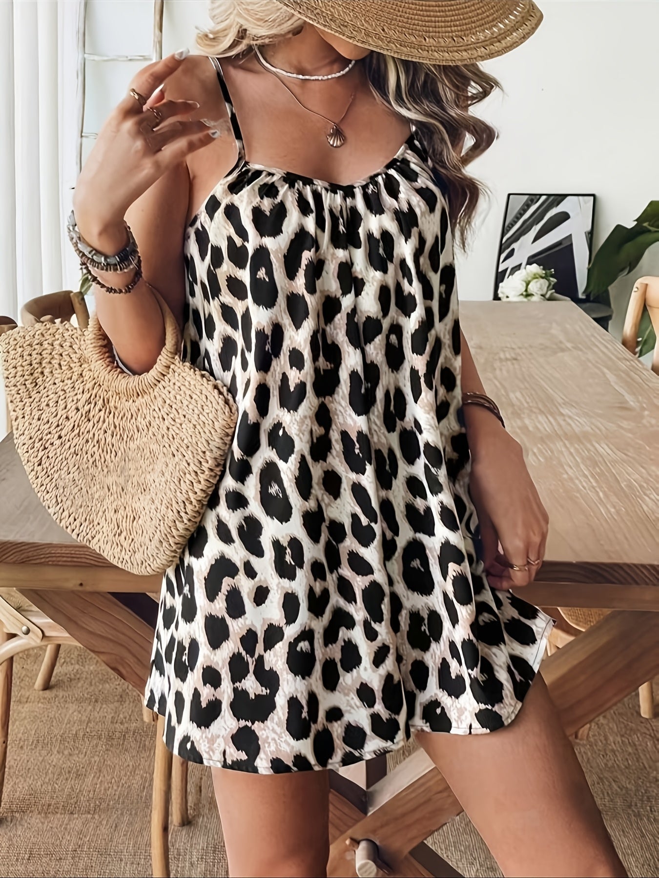 Tuta corta donna stile leopardato casual estiva, taglio ampio, uso quotidiano o vacanze