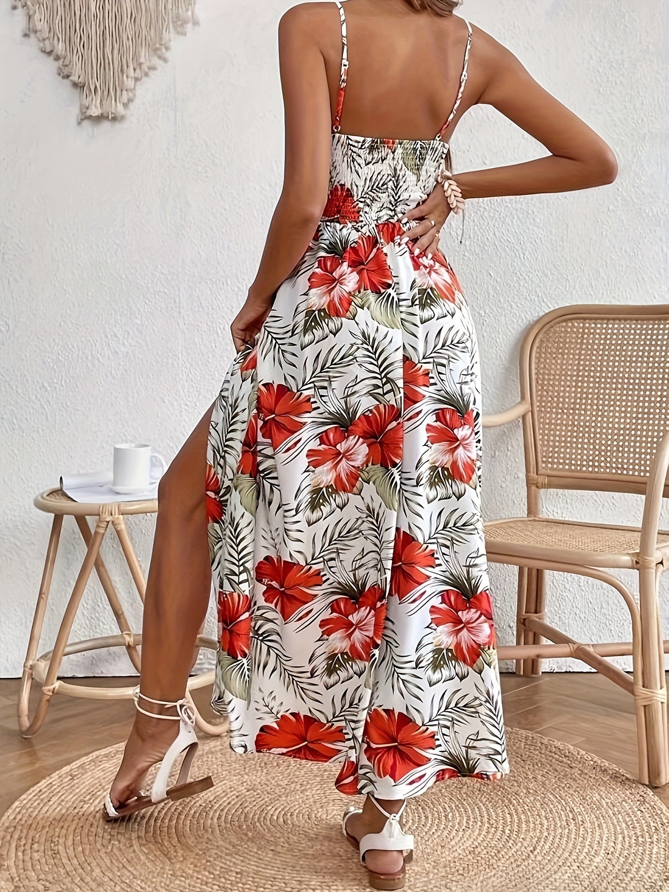Elegant lang kjole til kvinder med blomsterprint og stropper til sommer og ferie
