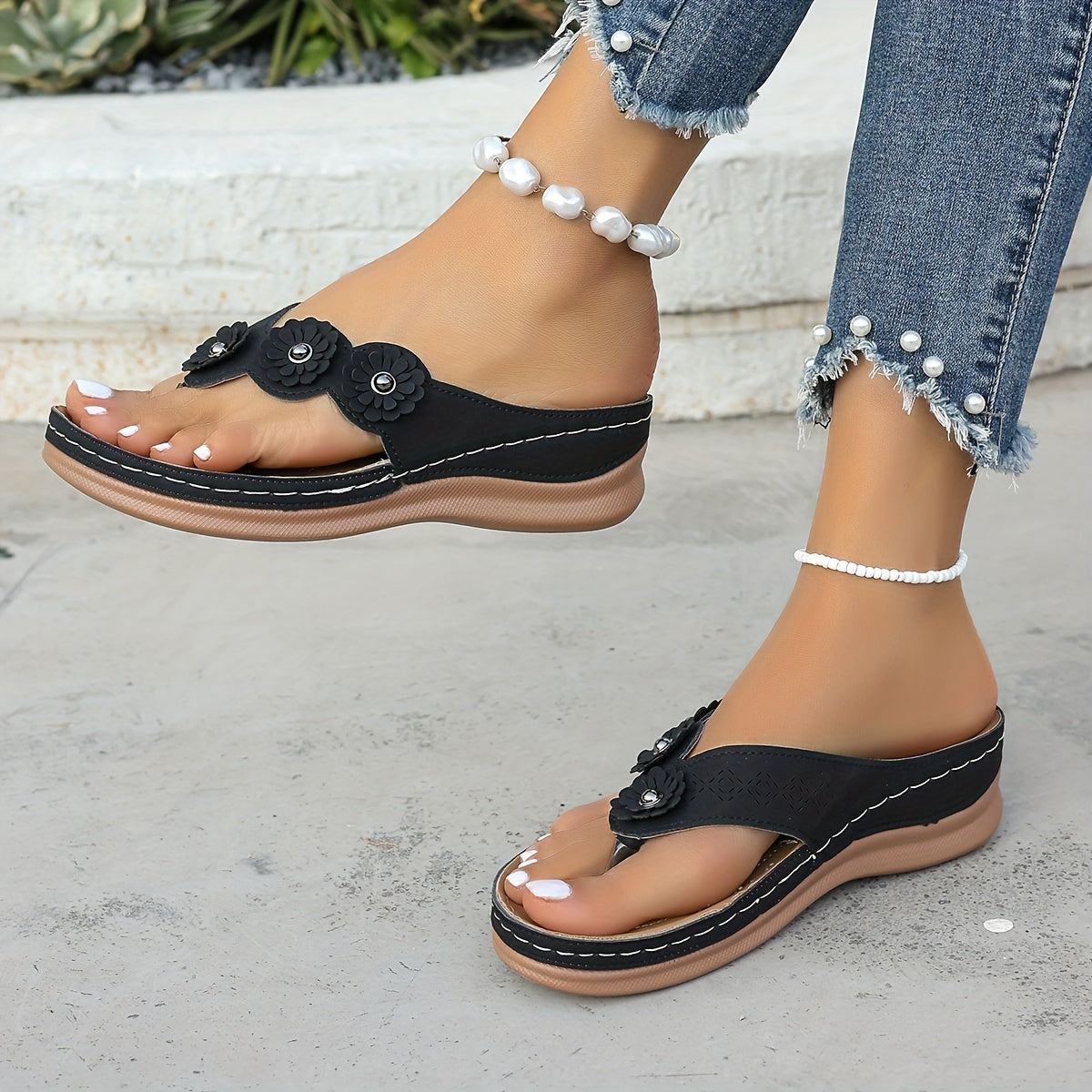 Sandales décontractées pour femme à talon plat style tongs avec fleurs – Idéal pour l’été