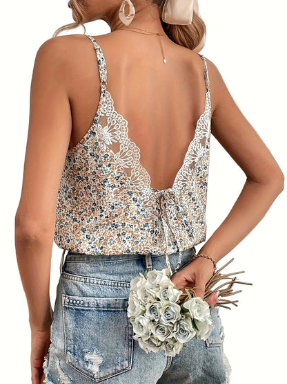Dame top med stropper i boheme-stil med blomsterprint til afslappet sommerlook