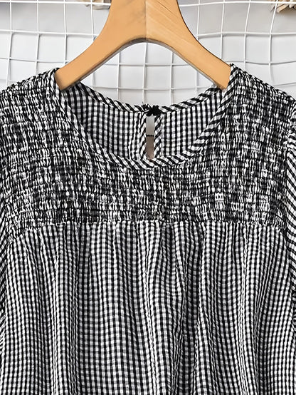 Rutig blus i avslappnad stil för kvinnor, perfekt för vår och sommar