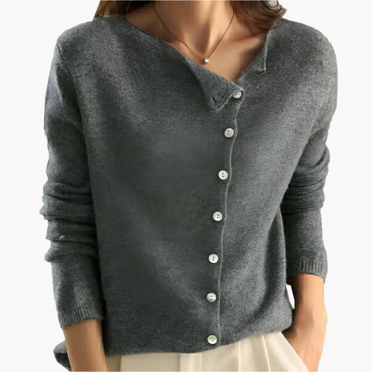Elegant women's cardigan with an asymmetric closure for a chic and comfortable look