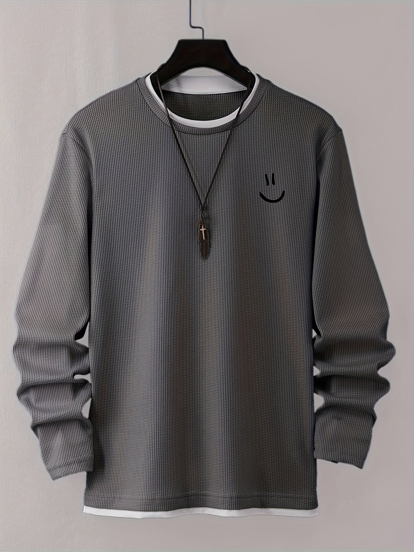Pull homme texturé gaufré manches longues imprimé smiley col rond