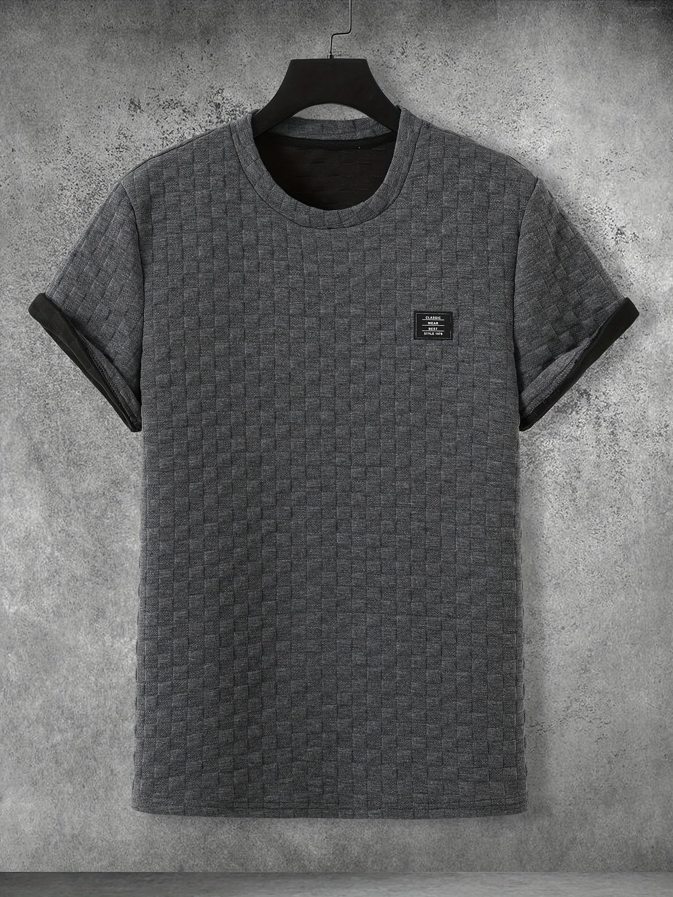 Camiseta hombre manga corta estilo urbano con estampado gofrado moderno