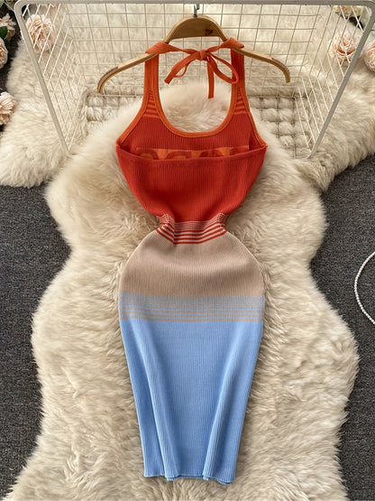 Dopasowana sukienka damska w stylu streetwear z graficznym wzorem i odkrytymi plecami na casualowy look