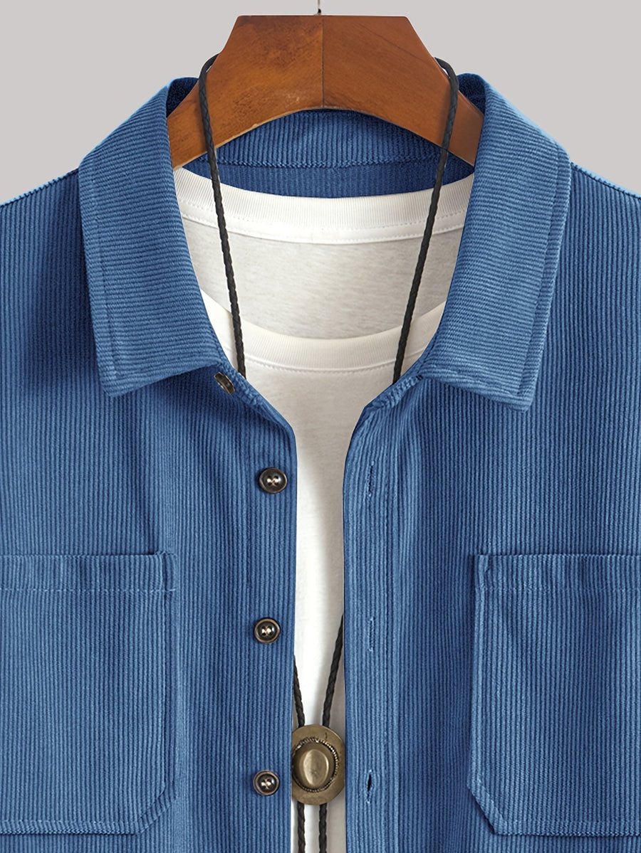 Herrenhemd im Overshirt-Stil aus geripptem Stoff mit Knöpfen und Brusttaschen