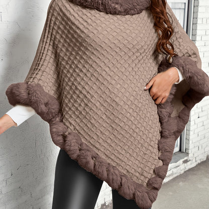Poncho Femme Tricoté Motif Losanges Gris avec Bordure en Fausse Fourrure