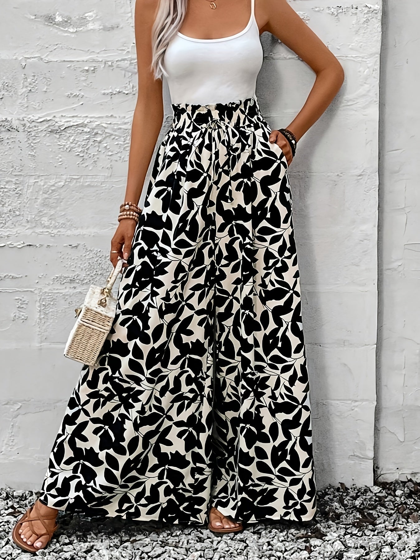 Pantalon large femme style bohème chic taille haute à imprimé feuillage pour occasions estivales et sorties élégantes