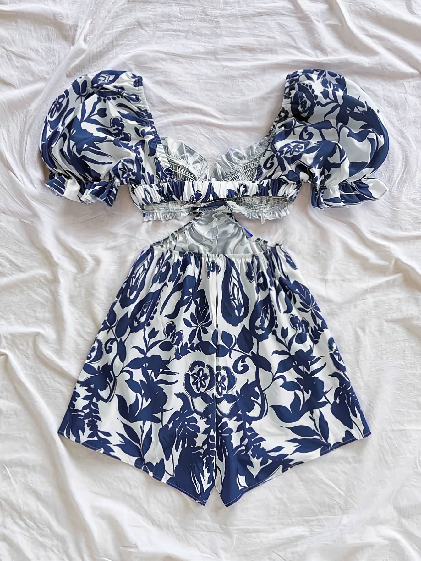 Sommerlicher Damen Jumpsuit mit Volants im tropischen Stil und angesagtem Urlaubslook  
