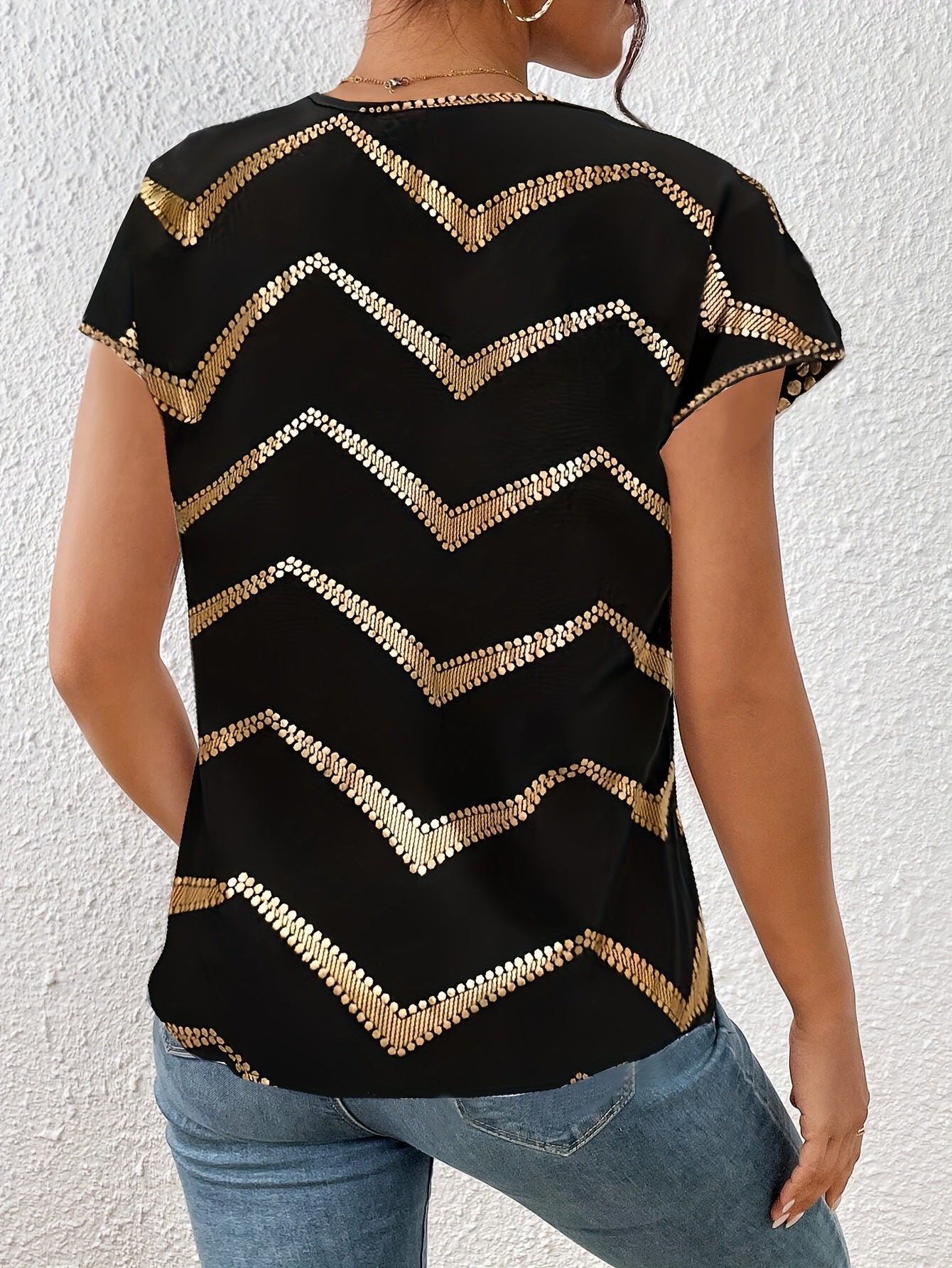 T-shirt damski w eleganckim stylu z geometrycznym wzorem na co dzień lub na wieczór