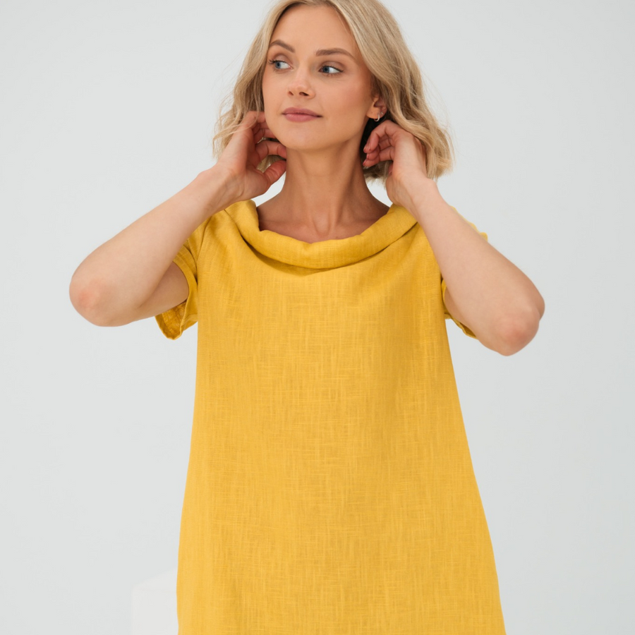 Robe courte col bateau manches courtes en tissu doux uni