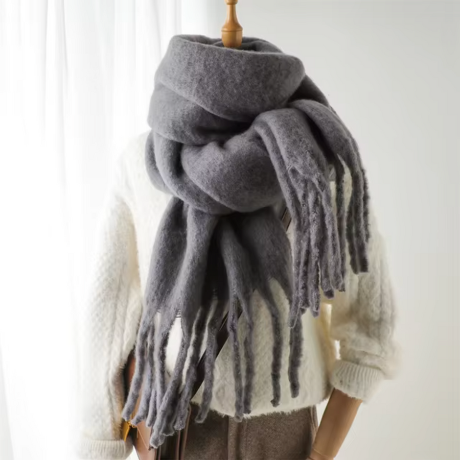 Mjuk och bred scarf med fransar - fuchsia