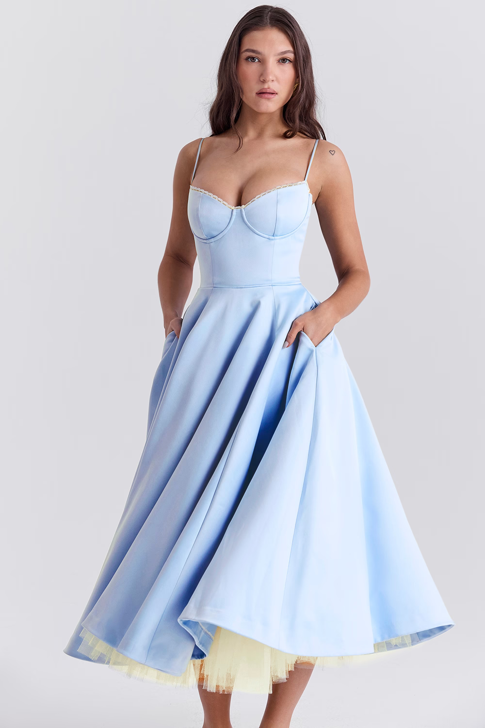 Robe de soirée élégante femme style princesse bustier jupe midi évasée
