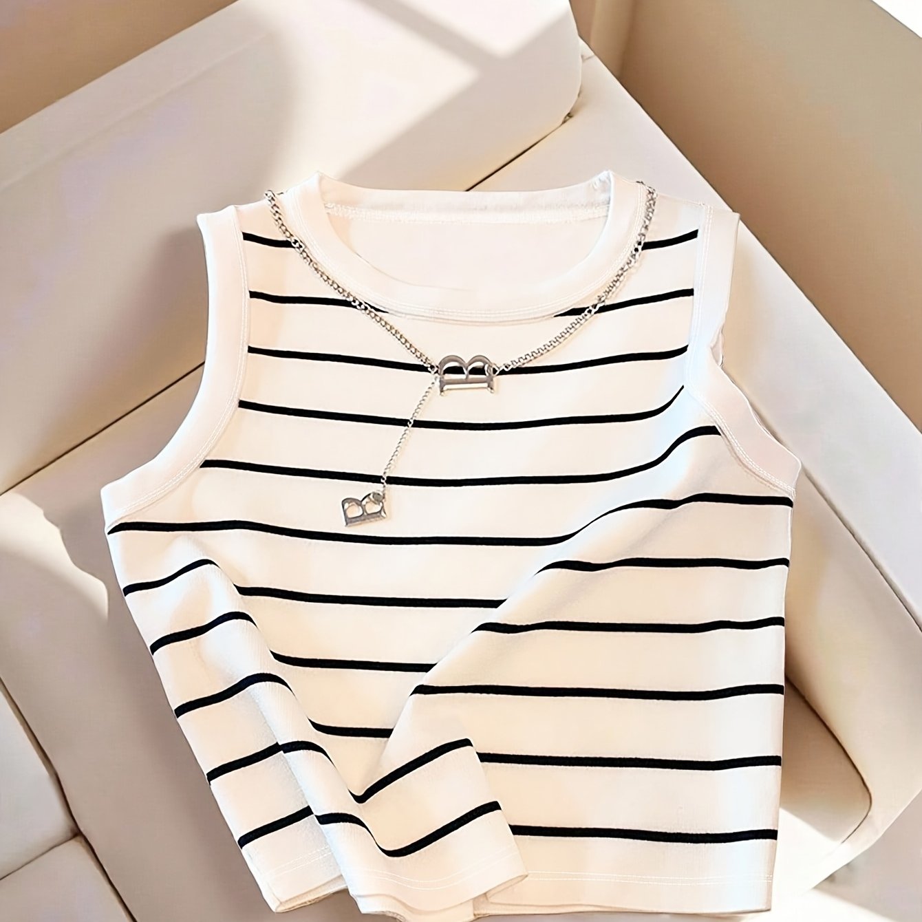 Canotta senza maniche a righe stile preppy da donna – Eleganza casual e chic moderna