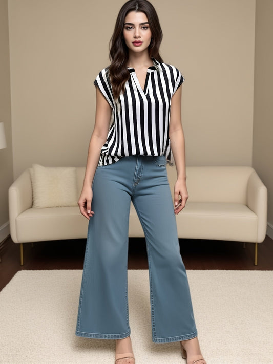 Women's blouse with vertical stripes, modern style for an elegant and casual look