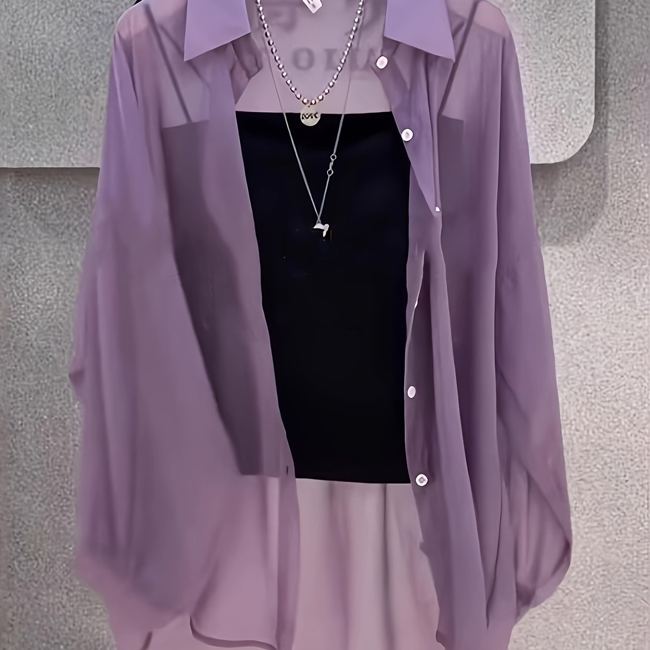 Løs transparent skjorte med undertrøje – Kvinde – Moderne stil til elegante lag-på-lag looks