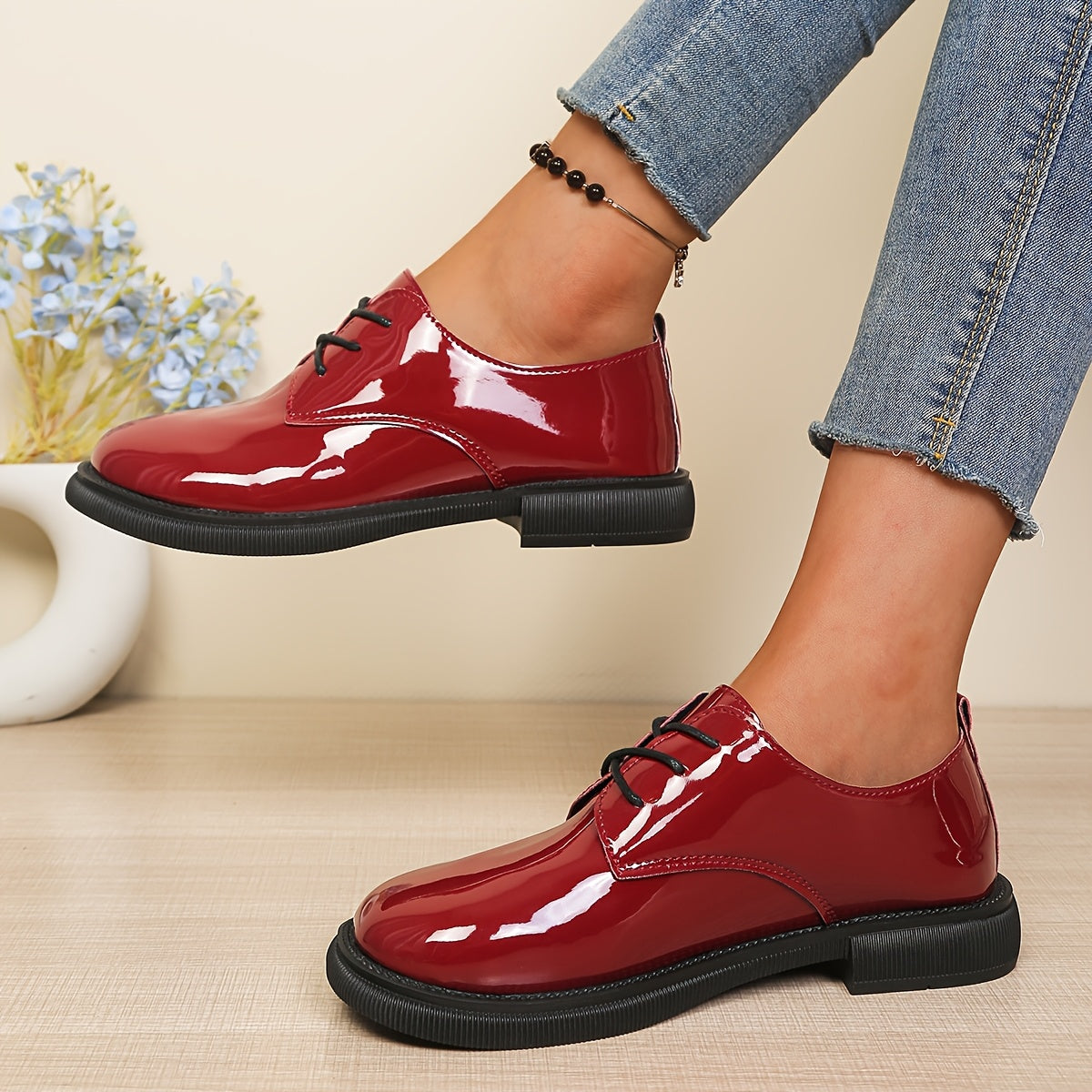 Chaussures Richelieu Plates Laquées Femme à Lacets et Semelle Crantée