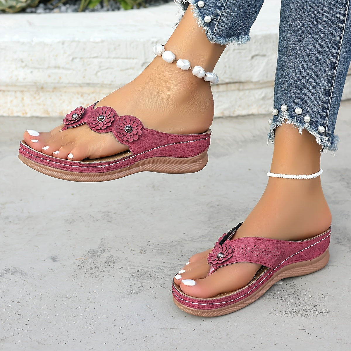 Sandales décontractées pour femme à talon plat style tongs avec fleurs – Idéal pour l’été