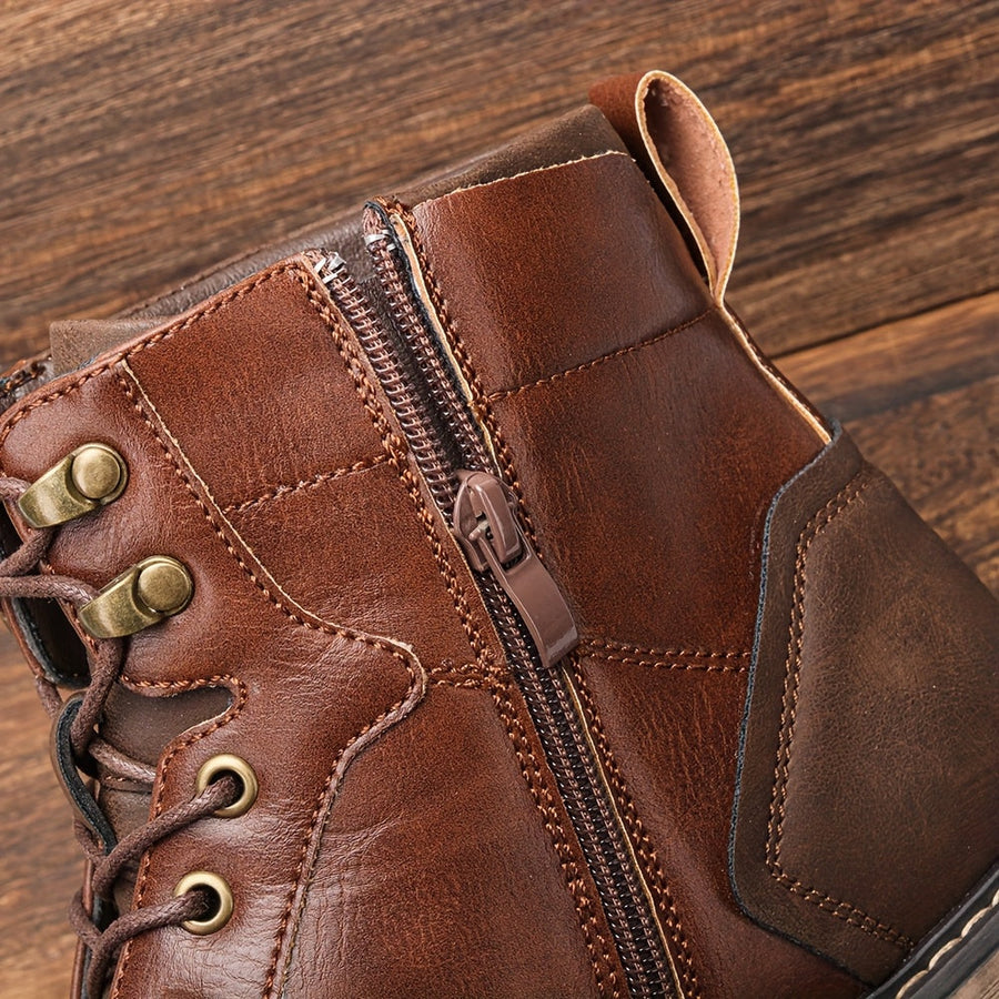 Bottes montantes pour homme marron avec lacets et semelle bleue contrastante