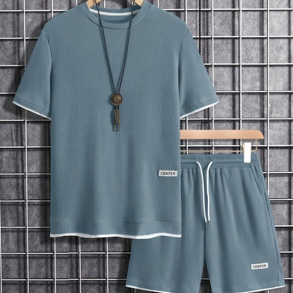 Lässiges Sommeroutfit Herren – T-Shirt und Shorts moderner Stil für Freizeit und Alltag