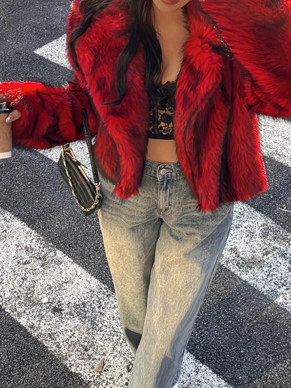 Veste courte en fausse fourrure rouge à motif Femme