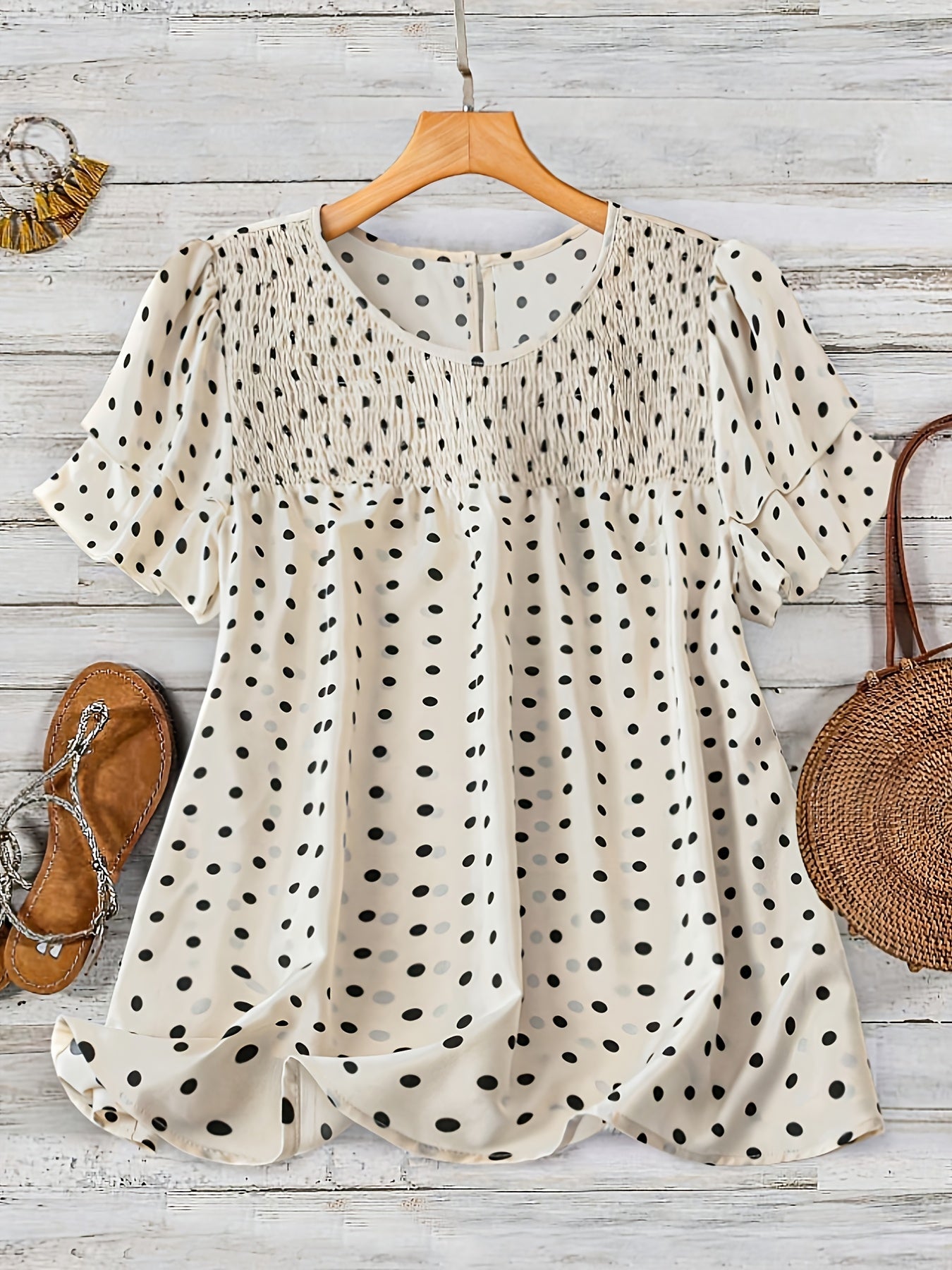 Elegant style feminine polka dot blouse with short sleeves and round neck for summer