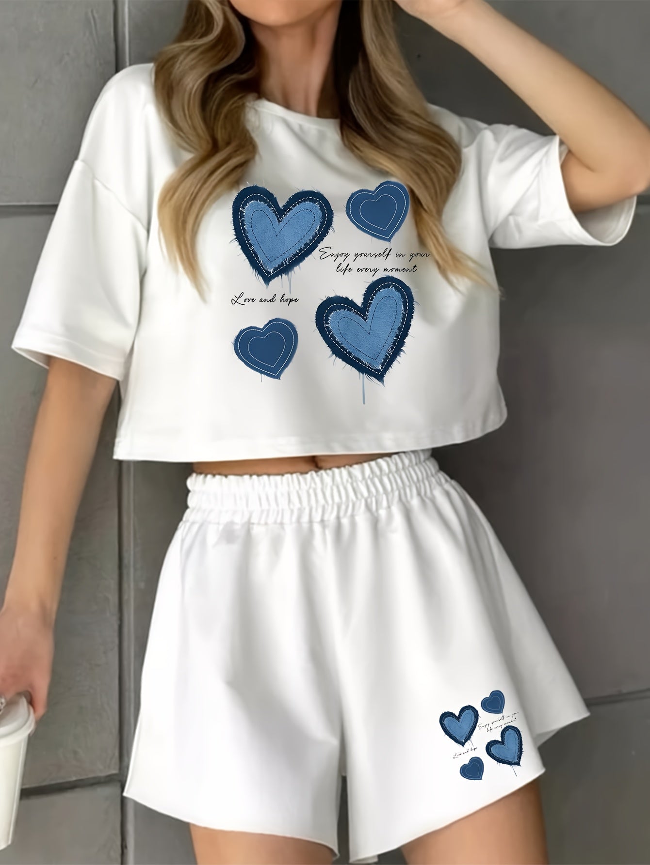 Pyjama d'intérieur décontracté pour femme avec imprimé cœurs bleus – Ensemble short et t-shirt, style cosy pour la maison