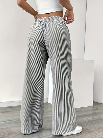 Weite gestreifte Damenhose im lässigen Stil, ideal für Wochenenden und Sommer  