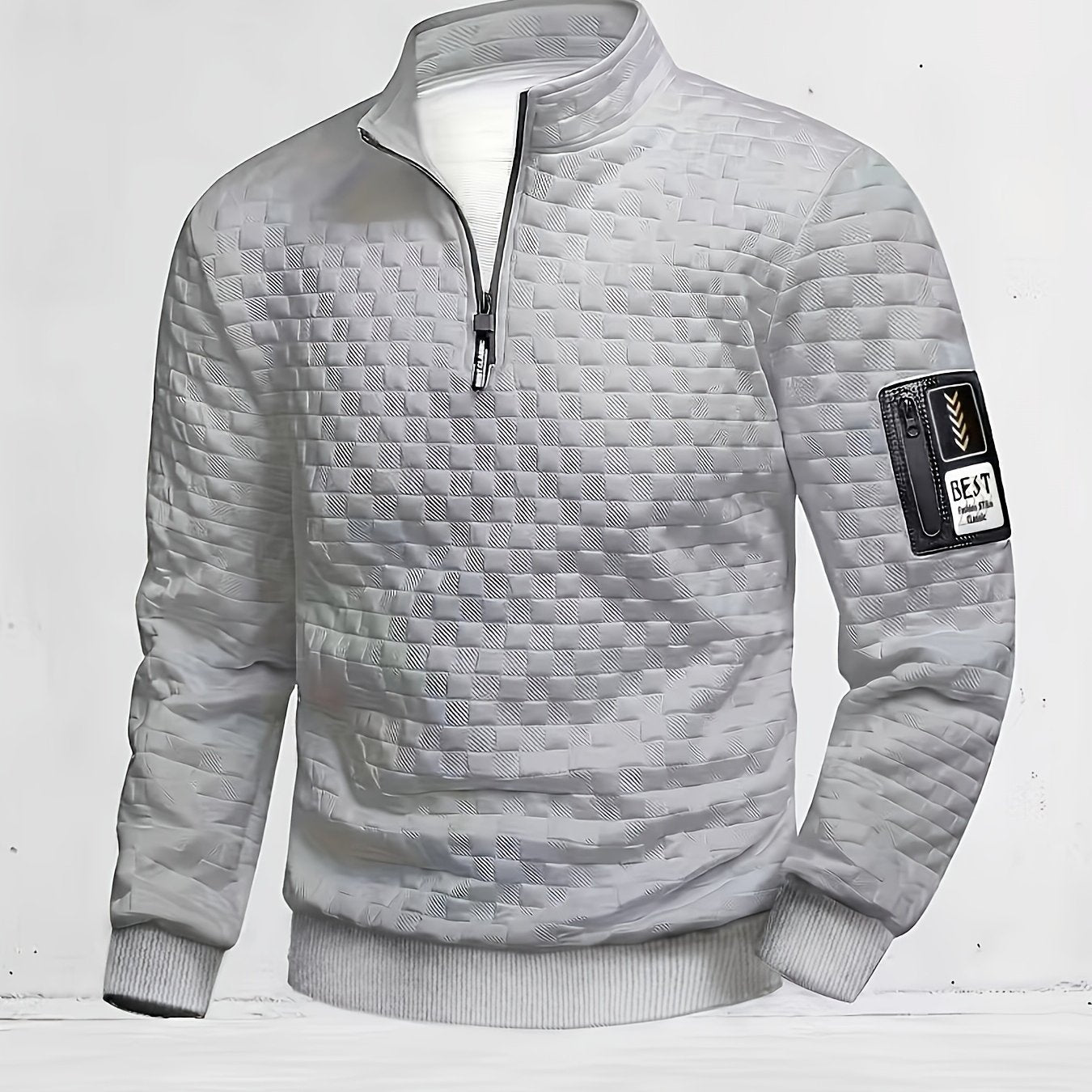 Pull homme matelassé motif géométrique avec col montant zippé et patch manche