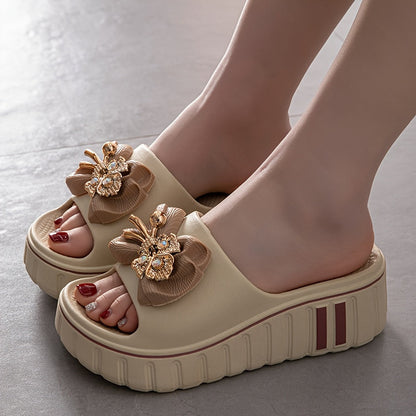Sandales compensées femme style plateforme avec ornement floral chic – Tendance décontractée et élégante