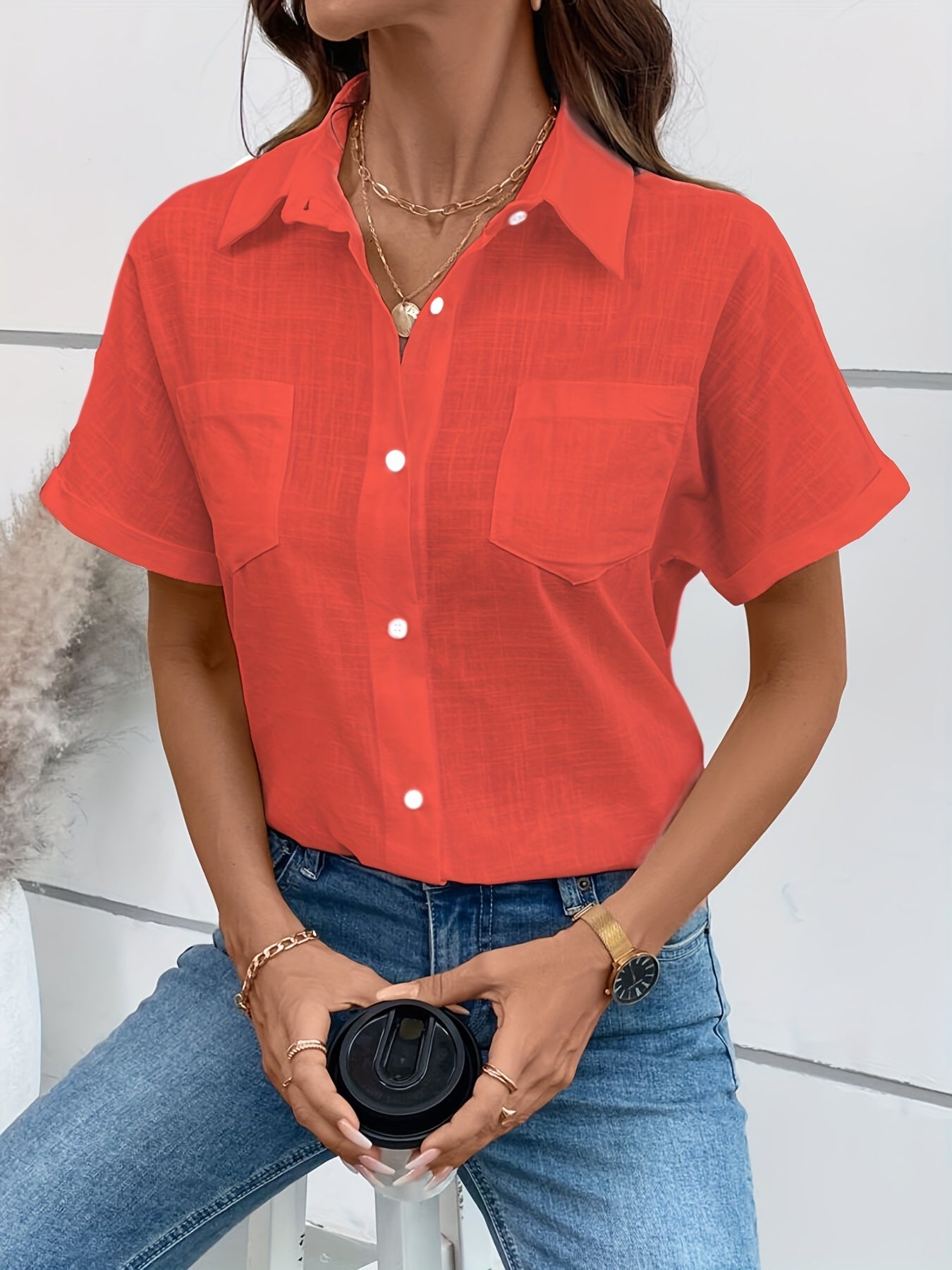 Camisa casual de mujer con mangas cortas y estampado de pájaros para un look chic primavera verano