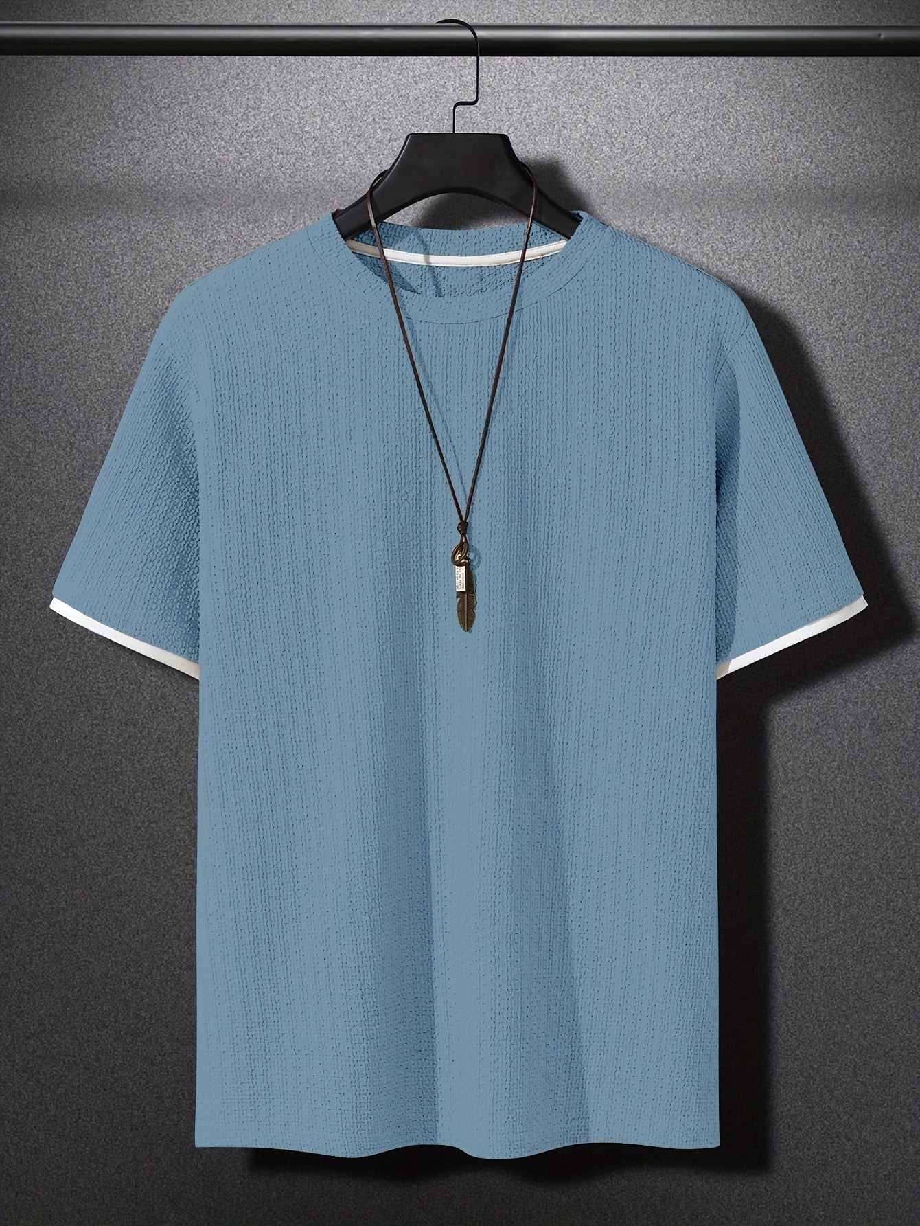 Legeres Herren-T-Shirt mit kurzen Ärmeln, modernem Stil, Rundhalsausschnitt und geprägter Textur