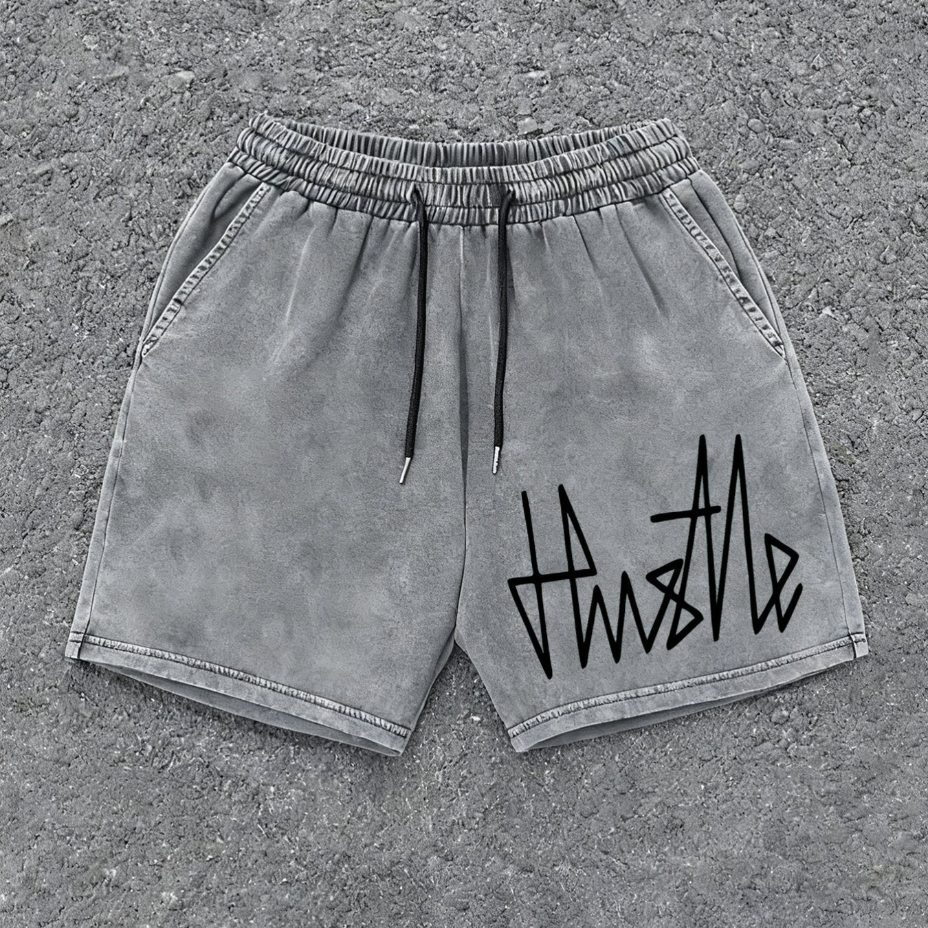 Short homme casual style urbain avec imprimé "Hustle" – idéal pour le streetwear et la détente
