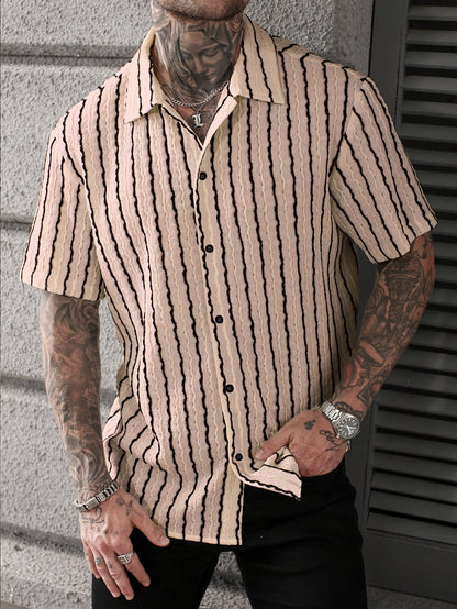 Chemise décontractée à rayures ondulées pour homme – Style estival tendance, idéale pour les sorties et les week-ends