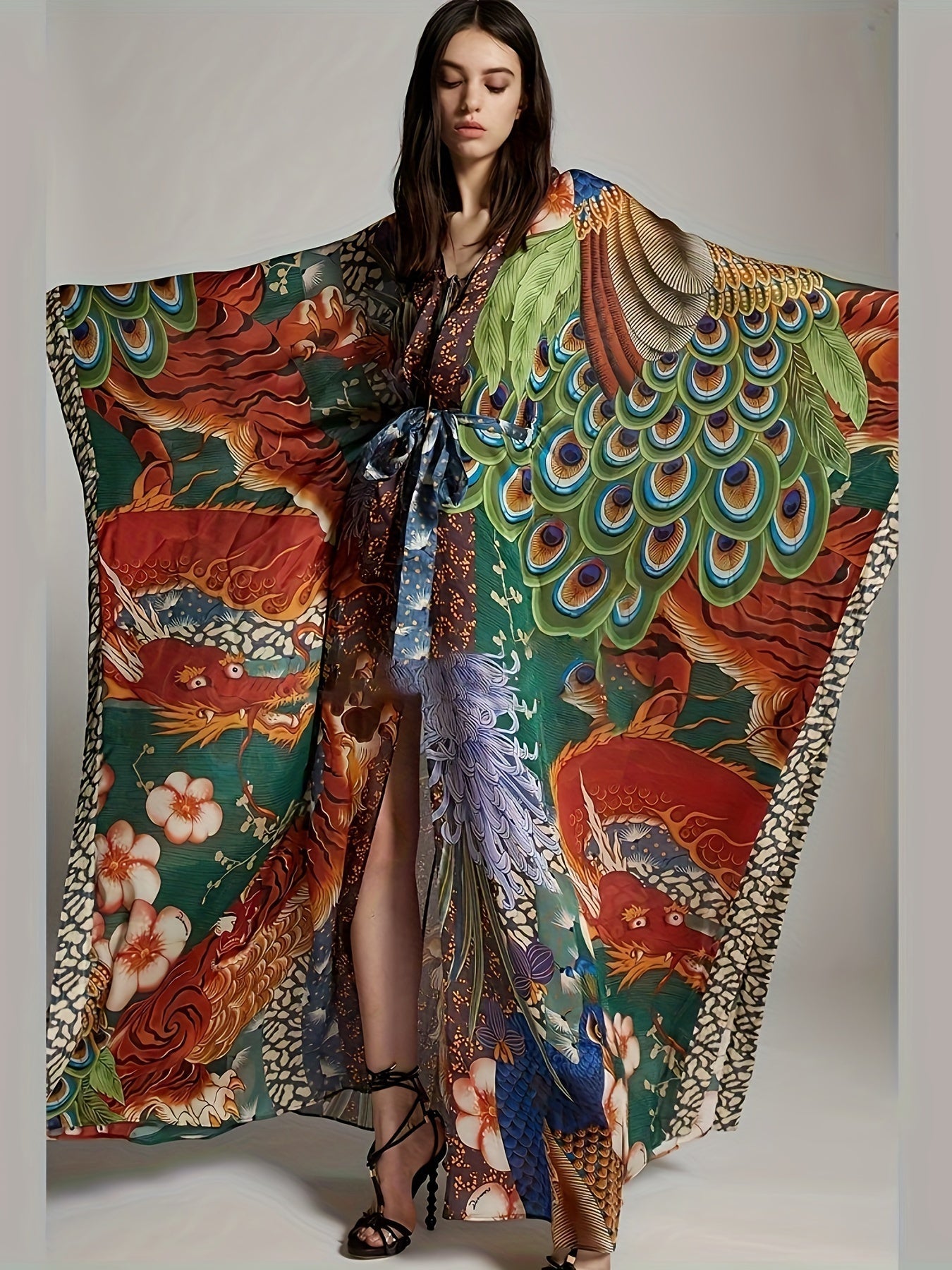 Długa sukienka kimono kaftan damski w stylu orientalnym z artystycznym nadrukiem na wieczór lub wakacje