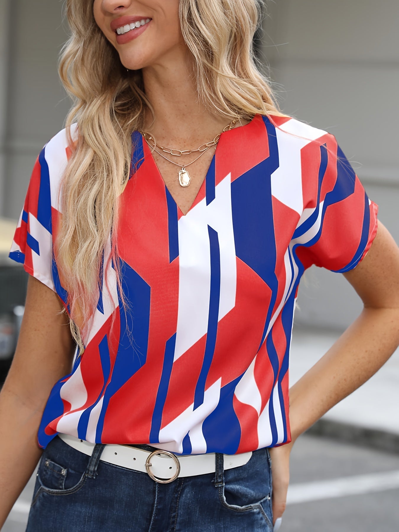 Women's vintage-style blouse with geometric pattern, ideal for everyday wear or the office